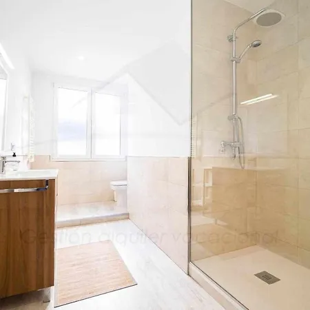 Luanco 11 ,centro De * גיחון